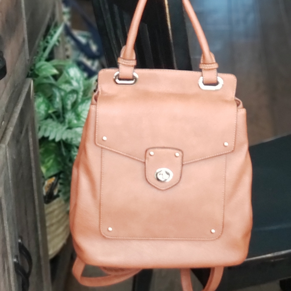 Vegan Isabelle backpack in tan